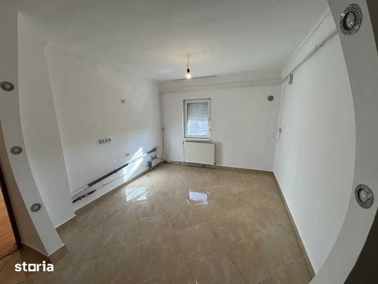 Apartament cu 3 camere decomandat în Micro 16