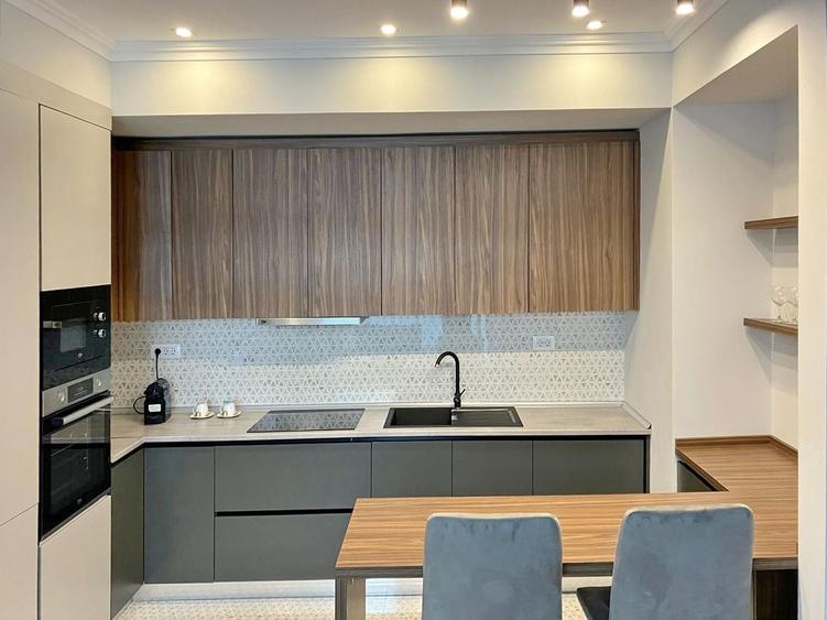 Apartament cu 2 camere semidecomandat, mobilat în Blumăna