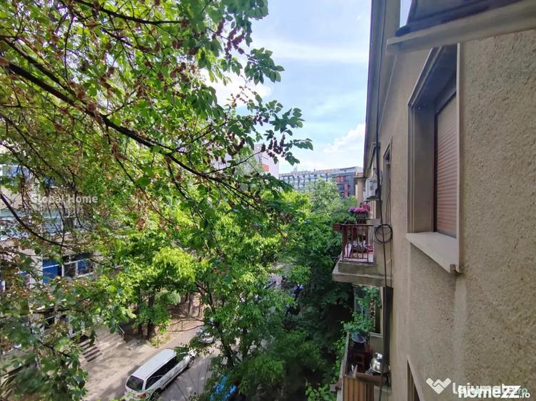 Apartament cu 3 camere decomandat în Capitale