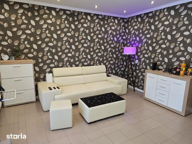 Casă cu 8 camere cu Teren 220 Mp în Mureșel