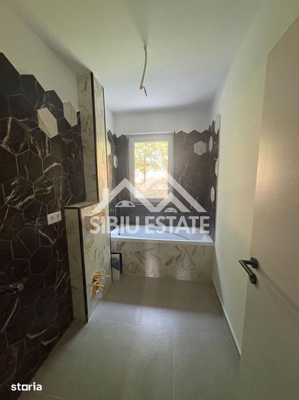 Apartament cu 3 camere în Cristian