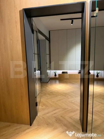Apartament cu 4 camere decomandat în Est