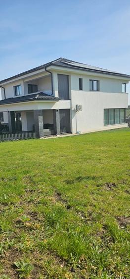 Casă individuală cu 4 camere cu Canalizare în Dezmir