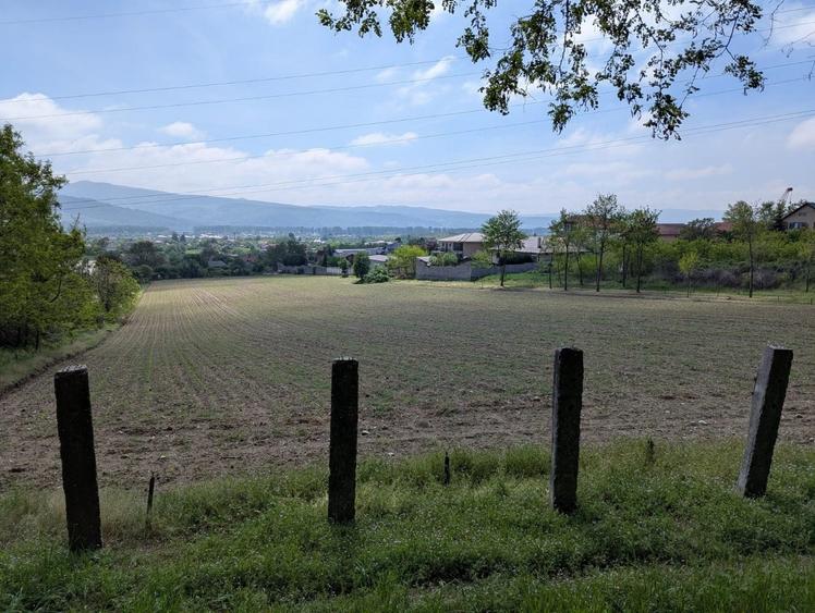 Teren de 3057 mp, în Bujoreni