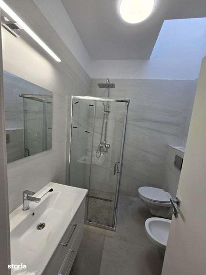 Apartament cu 3 camere decomandat în Tunari