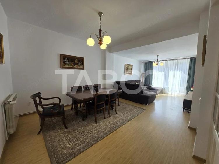 Apartament cu 4 camere decomandat în Central