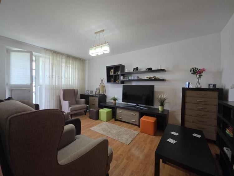 Apartament cu 3 camere în Drumul Taberei
