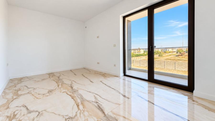 Duplex cu 5 camere cu Canalizare în Giroc