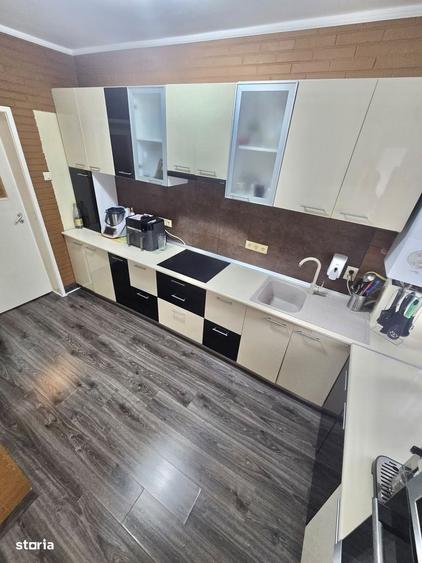 Apartament cu 4 camere decomandat în Central