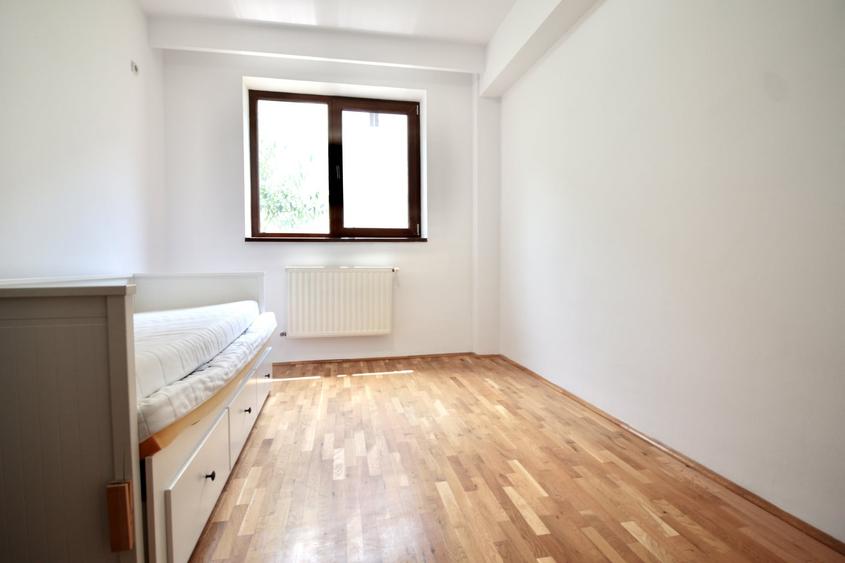 Apartament cu 4 camere decomandat, mobilat în Prelungirea Ghencea