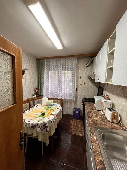 Apartament cu 3 camere decomandat, mobilat în Tineretului