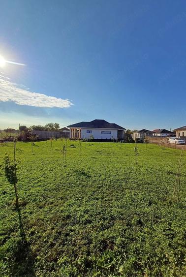Teren de 404 mp, în Pădureni