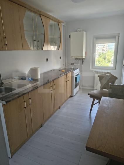 Apartament cu 3 camere decomandat, mobilat în Central