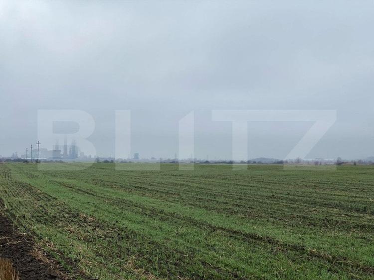 Teren Construcții intravilan de 41000 mp, în Ișalnița
