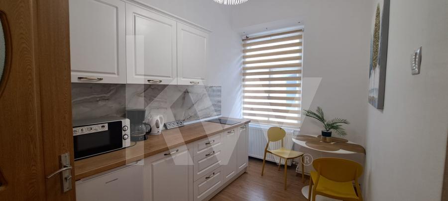 Apartament cu 3 camere decomandat, mobilat în Ultracentral