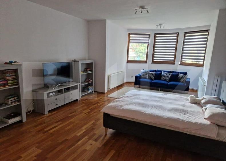 Casă individuală cu 5 camere cu Garaj în Central