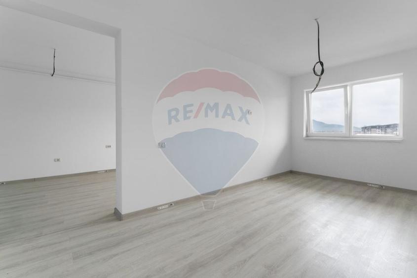 Apartament cu 2 camere semidecomandat în Sânpetru