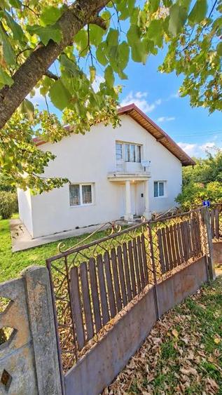 Casă cu 4 camere cu Teren 2047 Mp în Băbana