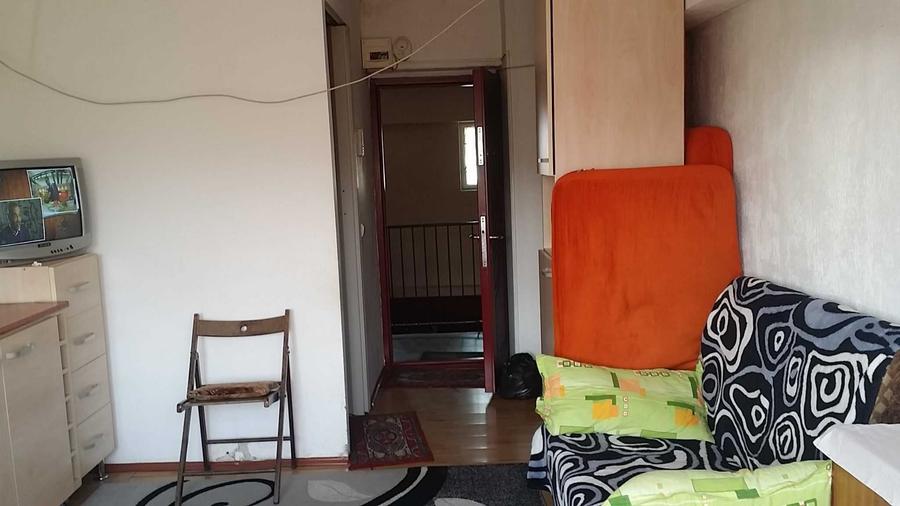 Garsonieră semidecomandată în Micro 17