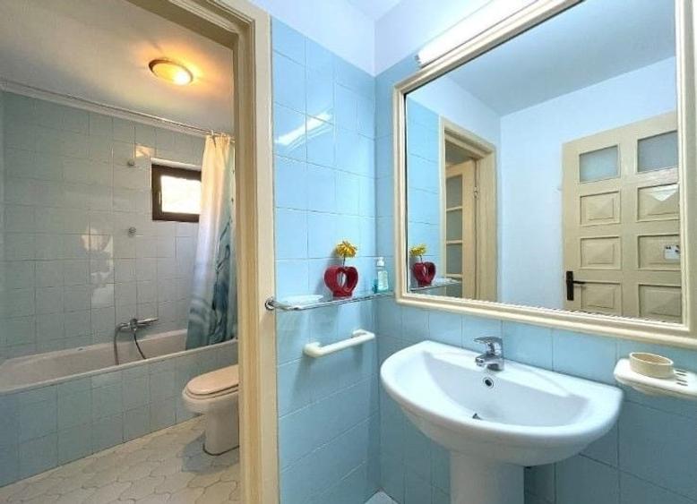 Casă individuală cu 5 camere cu Canalizare în Castelul Peleș