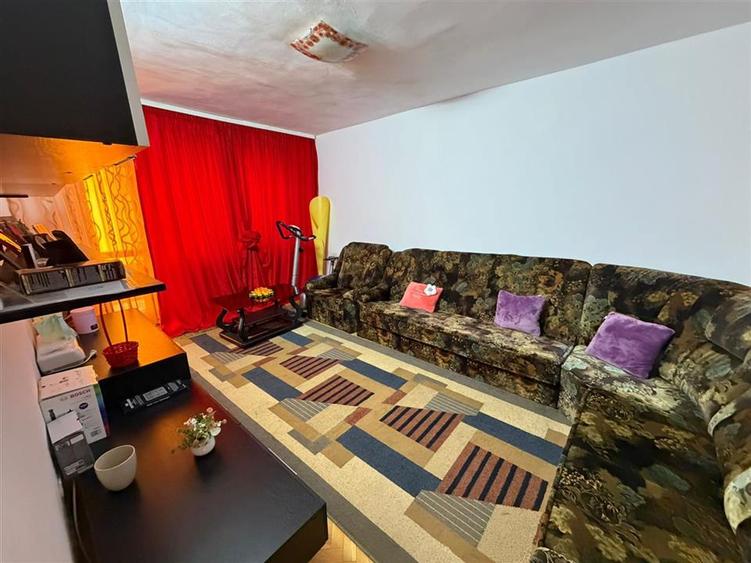 Apartament cu 3 camere decomandat, mobilat în Sud