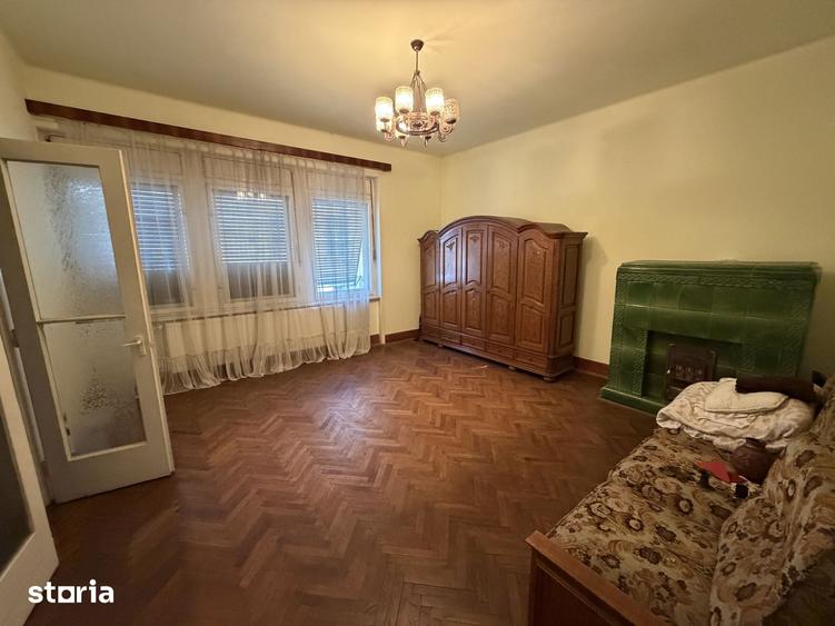 Casă cu 5 camere cu Teren 330 Mp în Central