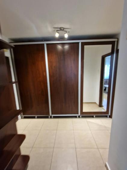 Apartament cu 3 camere semidecomandat în Brâncoveanu