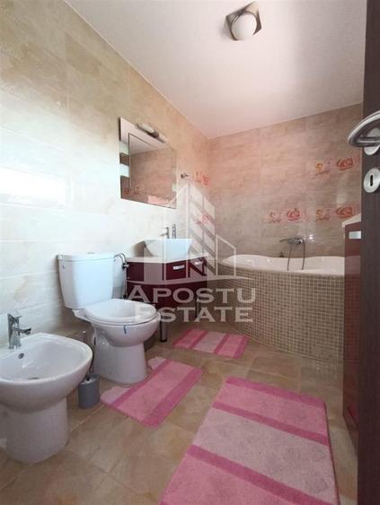 Casă cu 5 camere cu Teren 352 Mp în Moșnița Veche