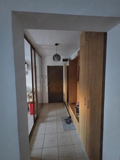 Apartament cu 3 camere decomandat în Drumul Taberei