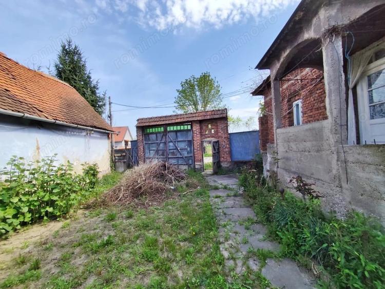 Casă cu 4 camere cu Teren 4122 Mp în Petid
