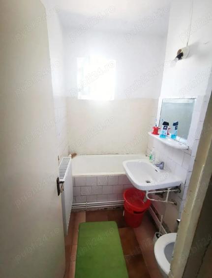 Apartament cu 4 camere decomandat în Central