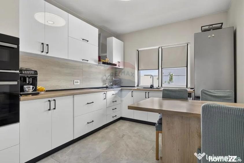 Casă cu 7 camere cu Teren 491 Mp în Vladimirescu