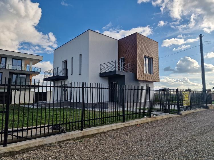 Casă individuală cu 5 camere cu Teren 400 Mp în Corbeanca