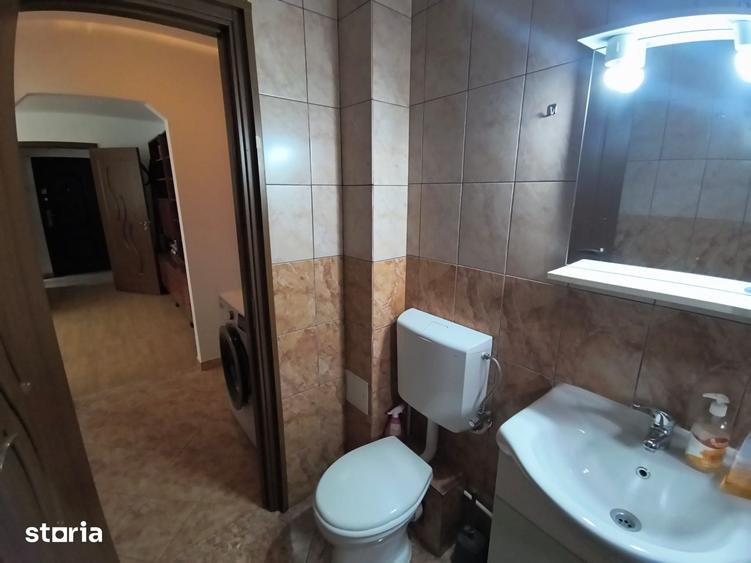 Apartament cu 2 camere decomandat, mobilat în Policlinica