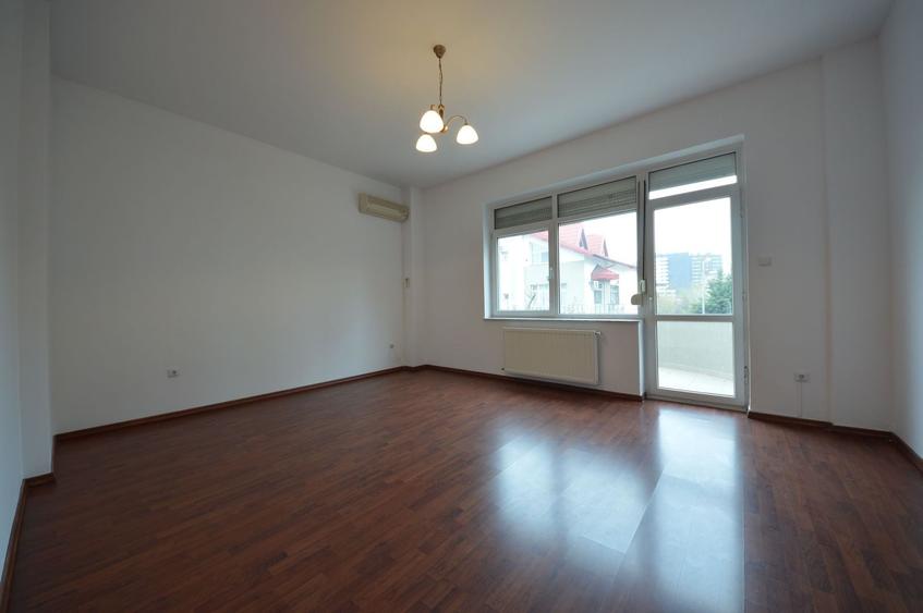 Casă individuală cu 7 camere cu Garaj în Herăstrău