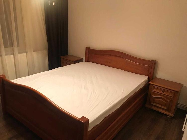 Apartament cu 3 camere decomandat în Teilor
