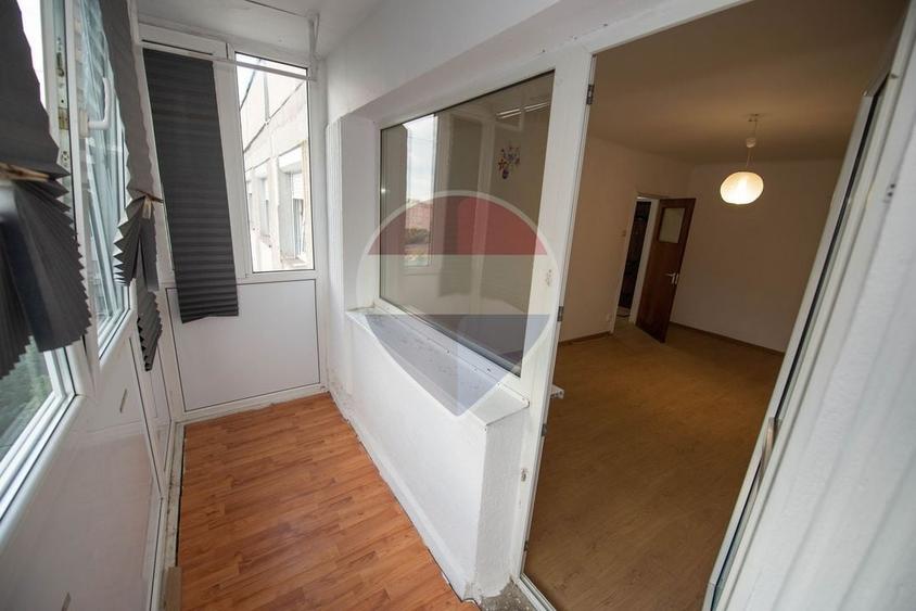 Apartament cu 3 camere decomandat în Drumul Taberei