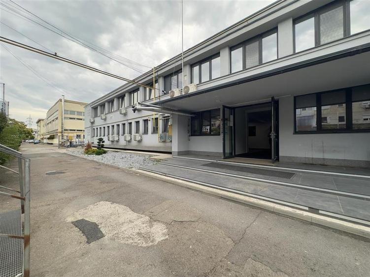 Spațiu comercial, de 500 mp, în Baza 3