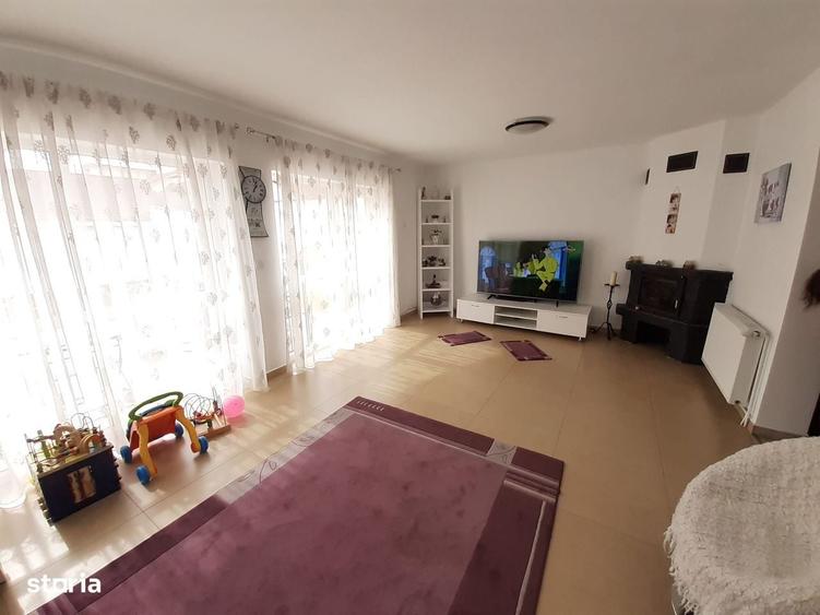Casă cu 3 camere în Șelimbăr