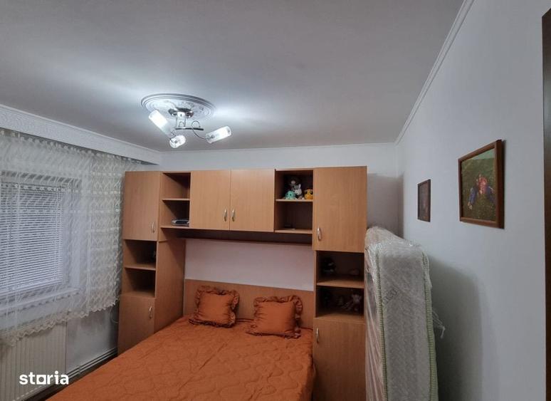 Apartament cu 3 camere decomandat în Nicolina