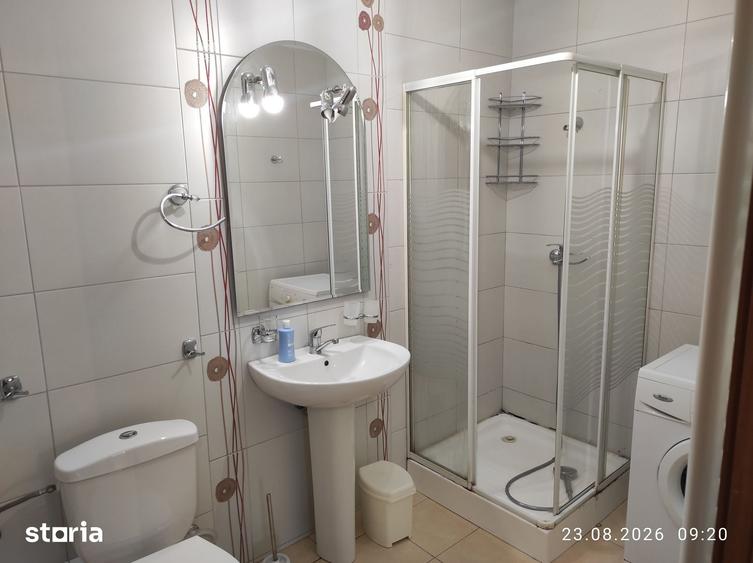 Apartament cu 3 camere în Văcăresti
