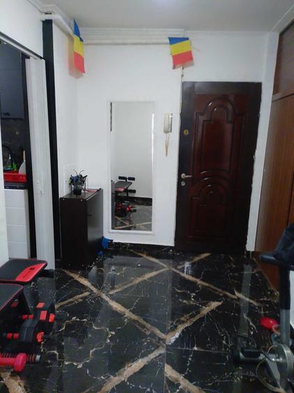 Apartament cu 2 camere decomandat în Apărătorii Patriei