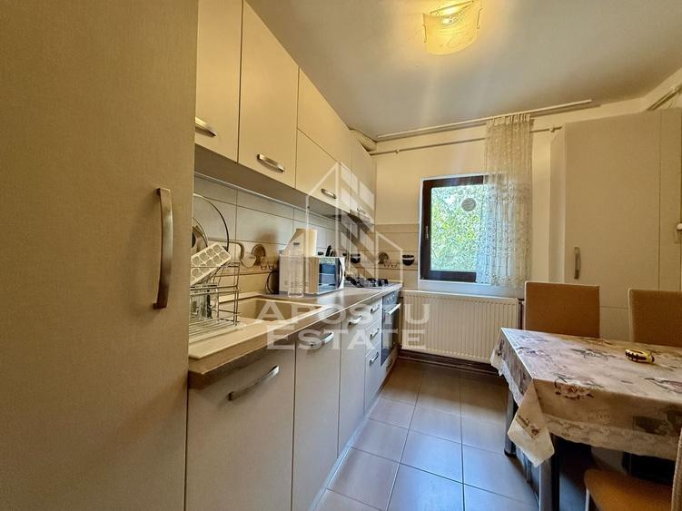 Apartament cu 2 camere semidecomandat, mobilat în Girocului
