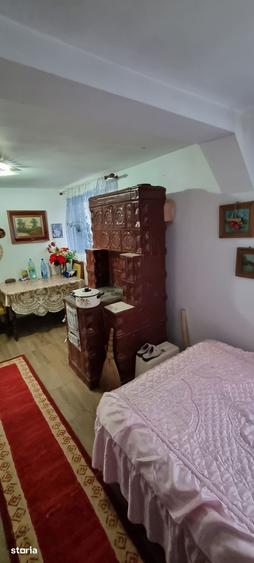 Casă cu 4 camere cu Teren 1400 Mp în Mihai Eminescu