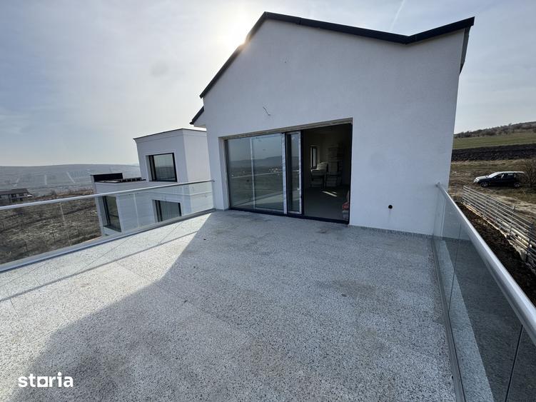 Casă cu 6 camere cu Teren 479 Mp în Central