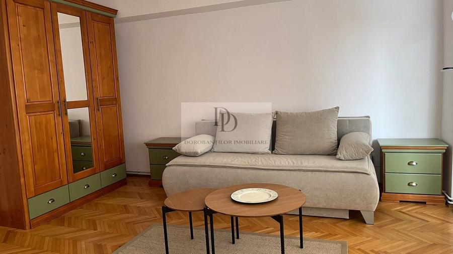 Apartament cu 3 camere decomandat, mobilat în Central