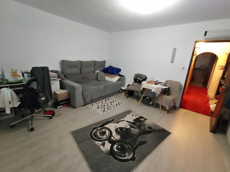 Apartament cu 2 camere decomandat în Nicolina