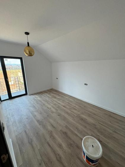 Casă cu 4 camere cu Teren 140 Mp în Hărmanului