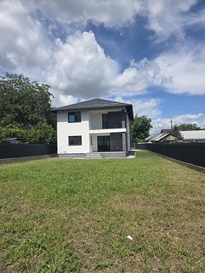 Casă cu 4 camere cu Teren 600 Mp în Central
