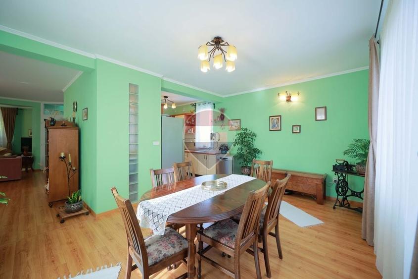 Casă individuală cu 6 camere cu Teren 795 Mp în Sântandrei